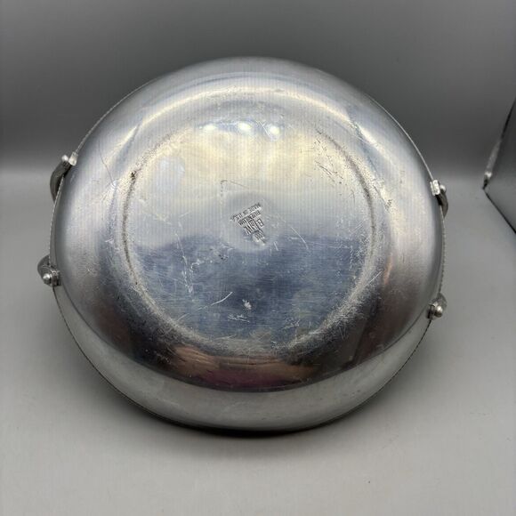 Vintage BW Buenilum Smooth Aluminum Round Metal Tray w/ Twisted handle 9" - Picture 6 of 12